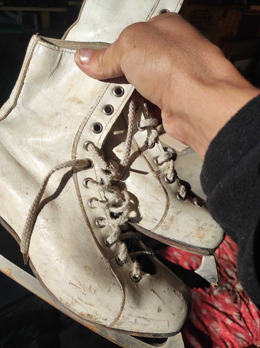 Коньки фигурные 37р