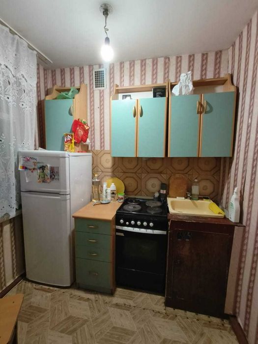 продам 1 комн момышулы 92