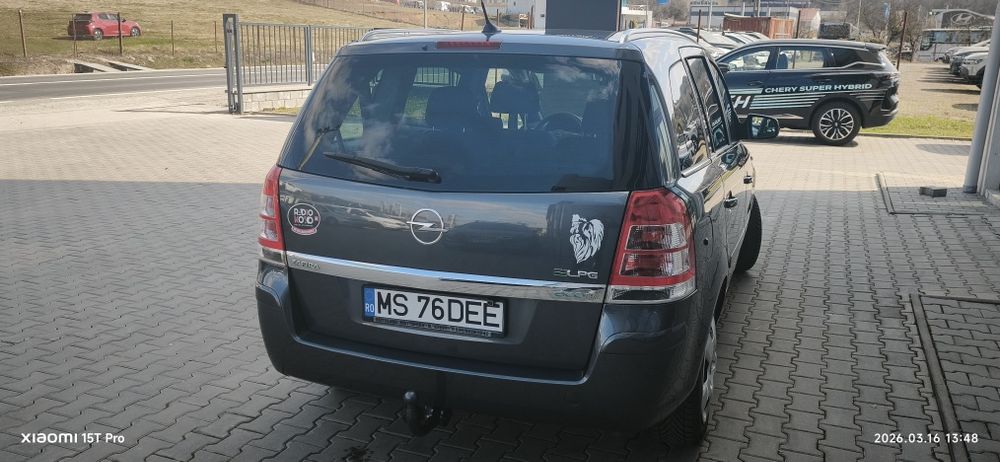 Opel Zafira B  2010,Benzina,