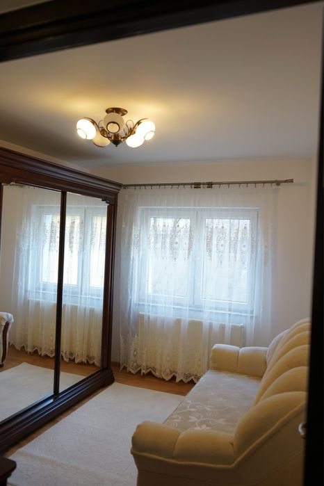 Apartament cu 3 camere de inchiriat, 2 balcoane, zona semicentrala