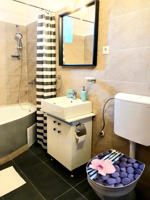 Apartament elegant de închiriat, la casa