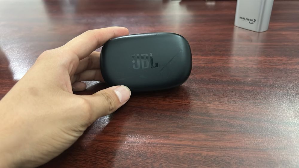 Срочно продаю беспроводные наушники JBL Endurance Peak 3