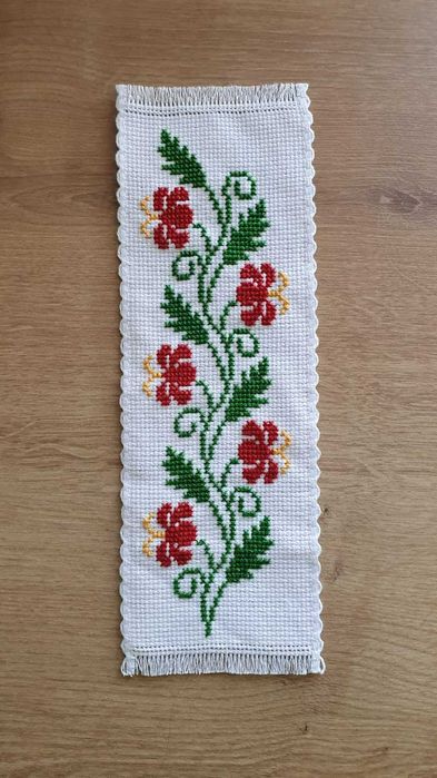 Semne de carte brodate manual