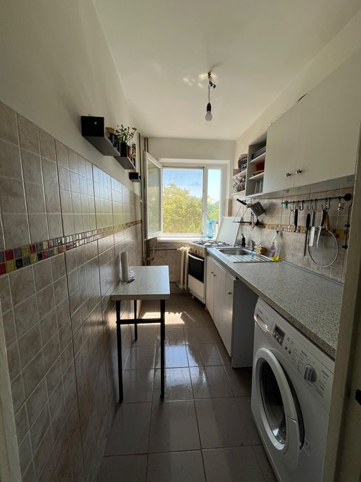 Dau închirie apartament cu două camere.