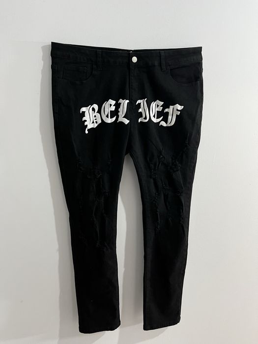 Blugi rupti cu imprimeu pe fata , marimea xl ! 150lei