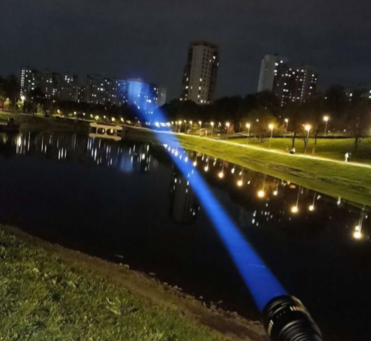 Супер мощный  фонарь