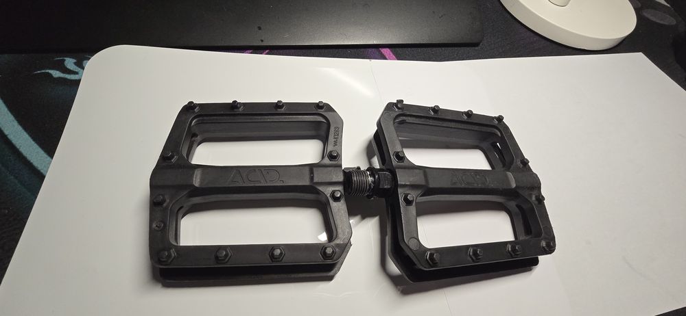 Pedale si manșoane Cube