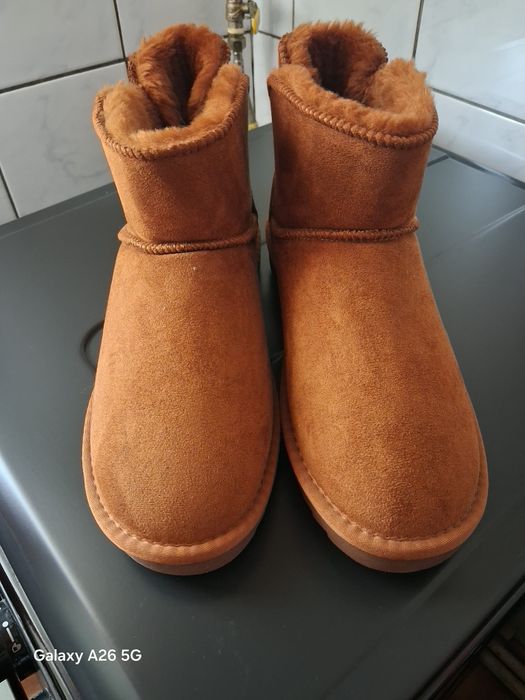 Vînd cizme dama UGG Xti  număr  41
