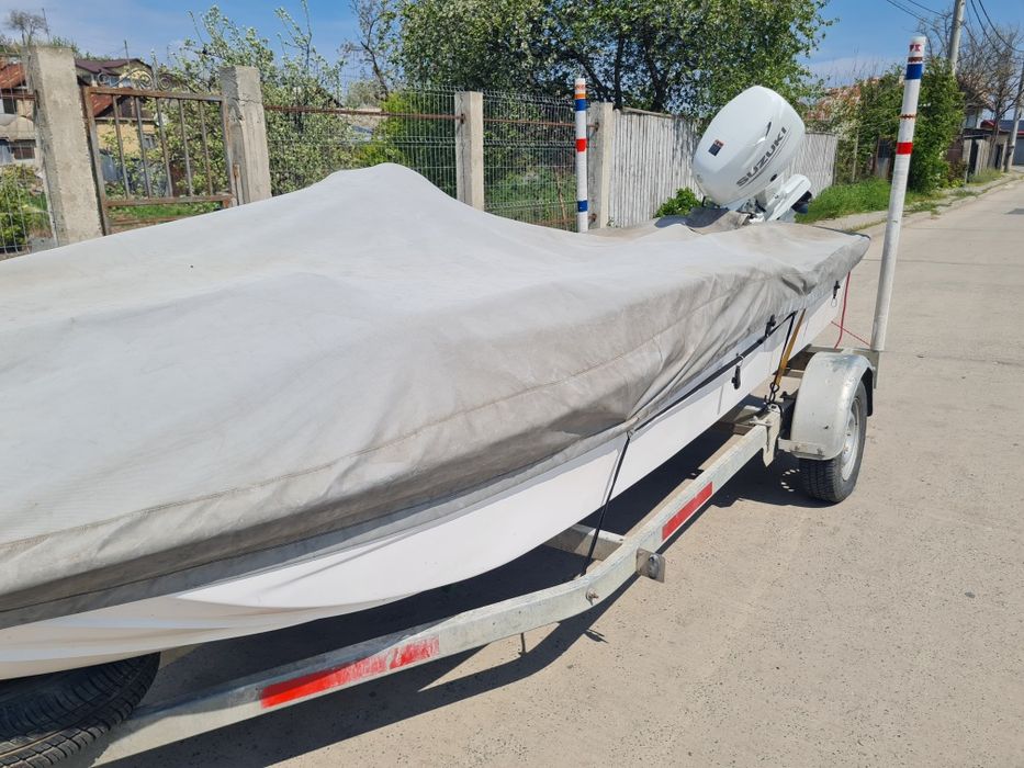 Barca 4.60m  + motor Suzuki 40 nou in rodaj + peridoc