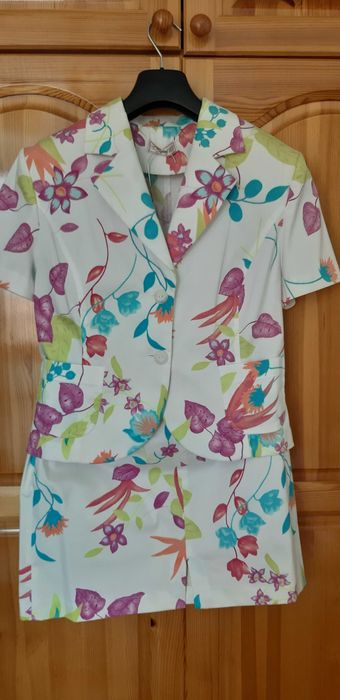 Костюмче на DAPHNE! Красиво и Елегантно с Великолепен Принт!НОВО!