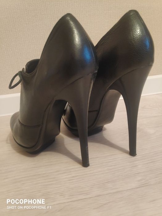 Срочно продам кожанные ботилионы Basconi