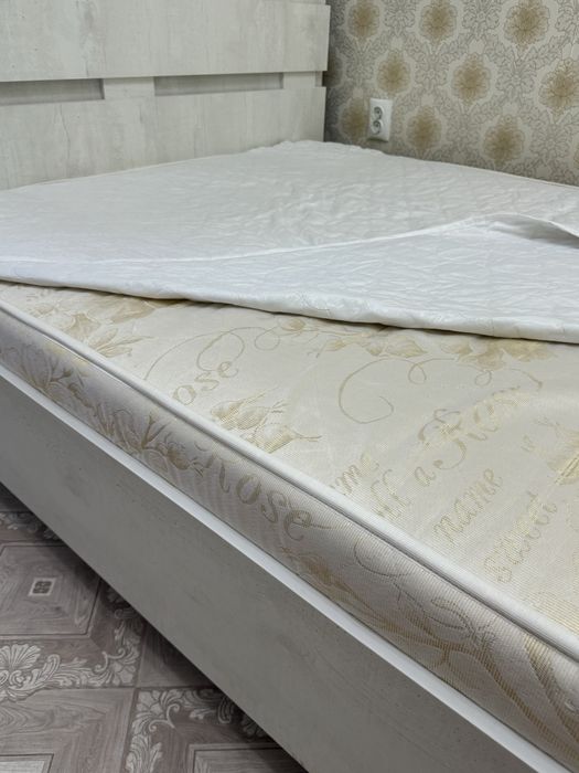 Продам кровать 200 на 140 с матрасом