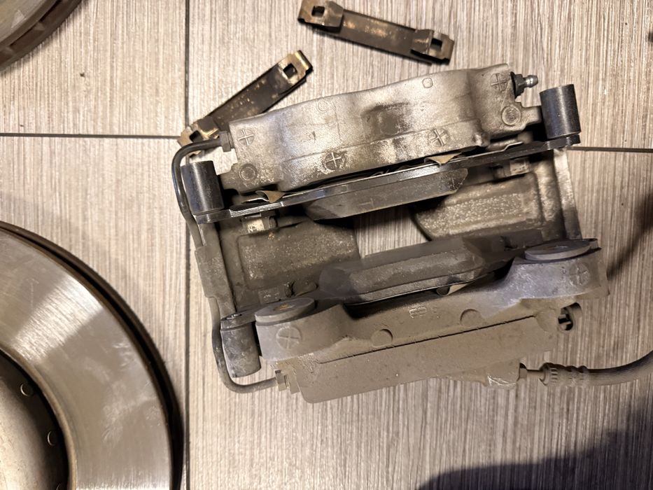 Оригинална спирачна система за BMW G30 – пълен комплект (предни/задни)