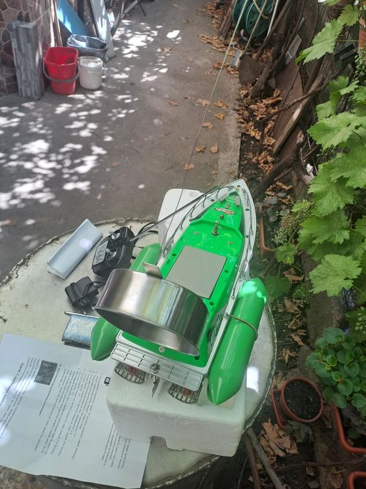Barca de nadit cu telecomanda