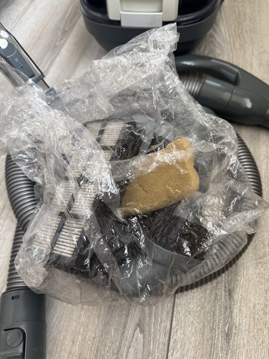 Продам водяной пылесос от Vitek
