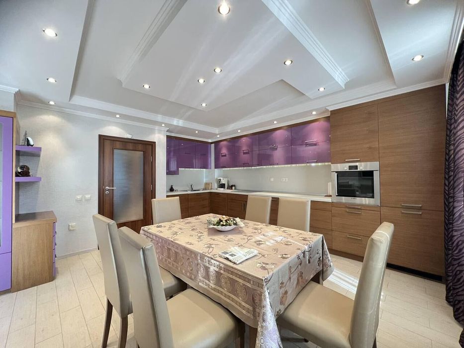 Дава се под наем Двустаен апартамент в Бургас, Изгрев - 89 кв.м за 612 € - Снимка #1