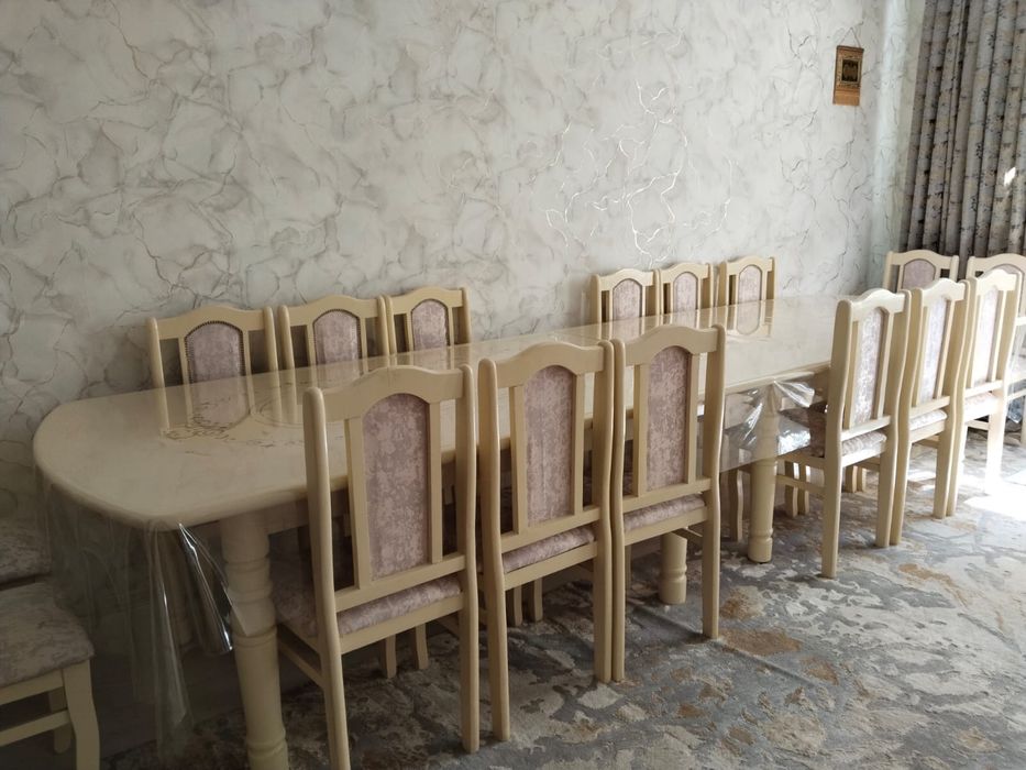 Продам стол в гостиннцю