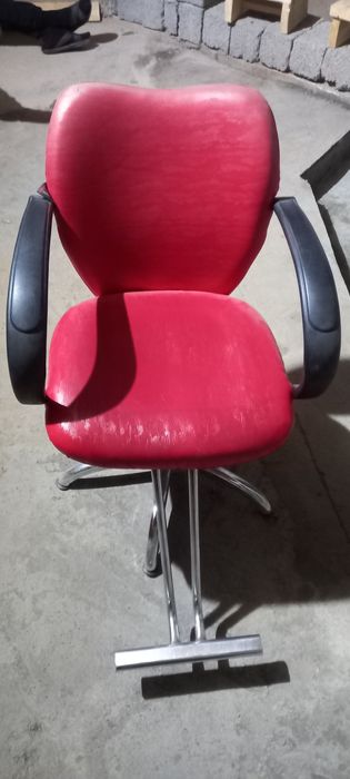 Парикмахерное кресло