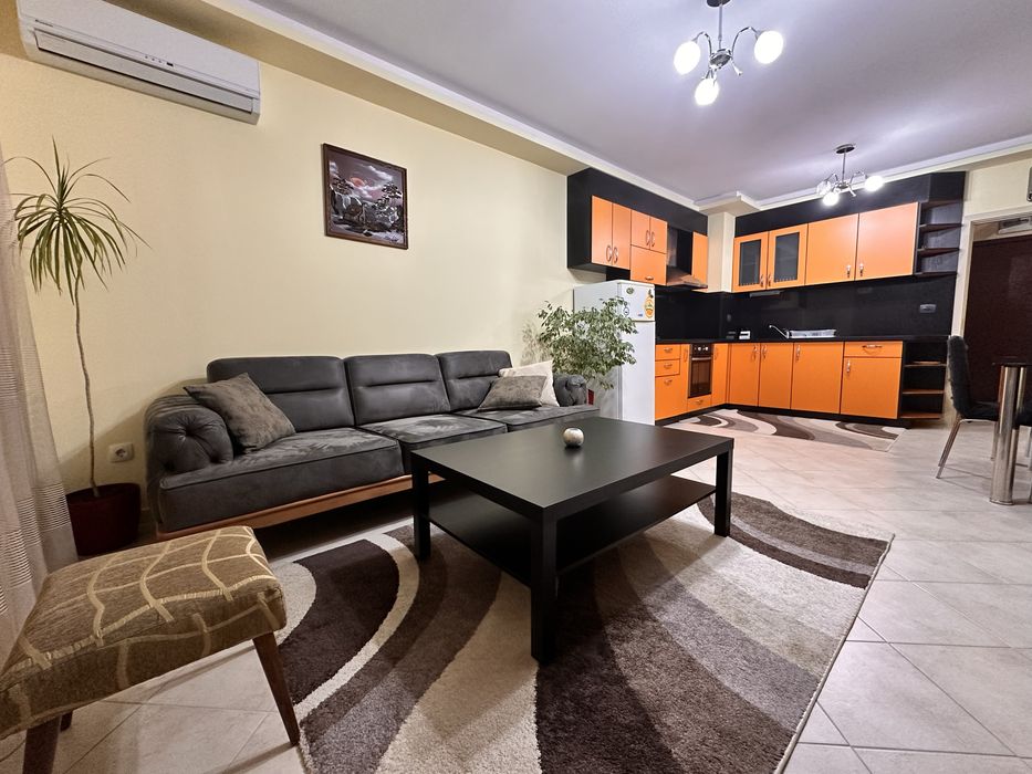 Дава се под наем Двустаен апартамент в Варна, Възраждане 1 - 70 кв.м за 448.8 € - Снимка #1