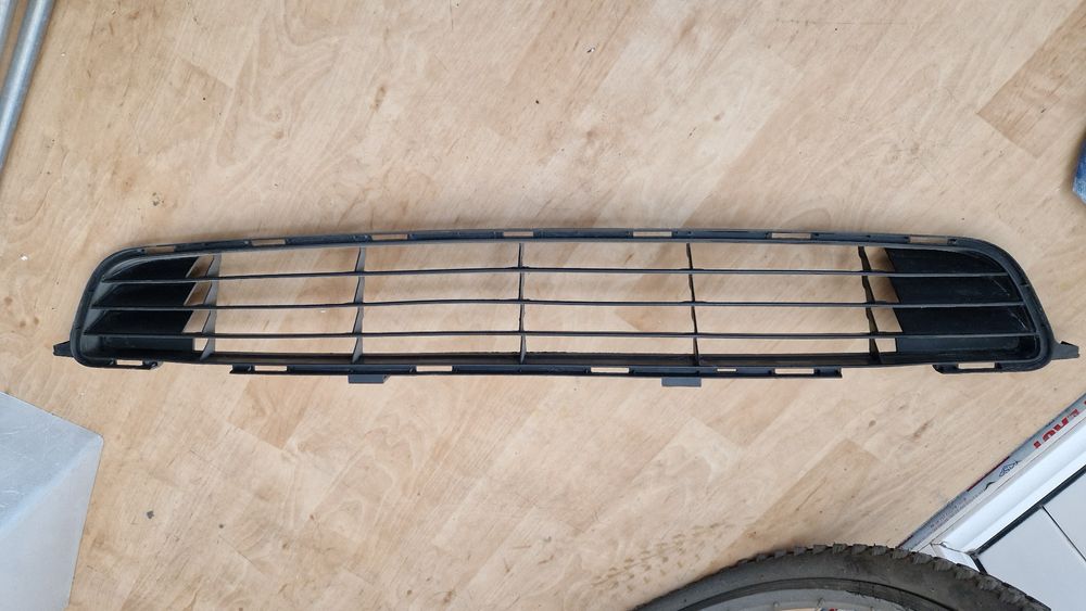 Решетка нижняя для Toyota Corolla S