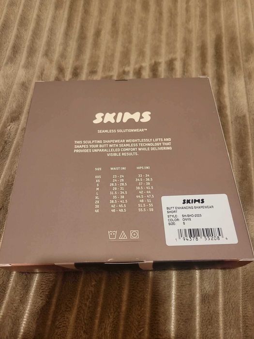 Skims Безшевни къси панталонки с повдигащо дупе вис. талия -чисто нови
