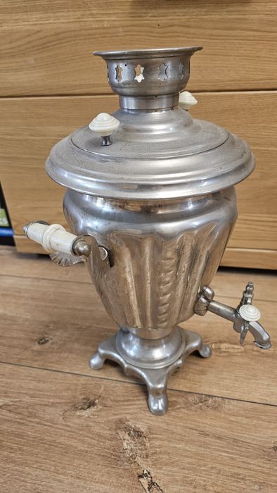 Стари социалистически уреди и съдове