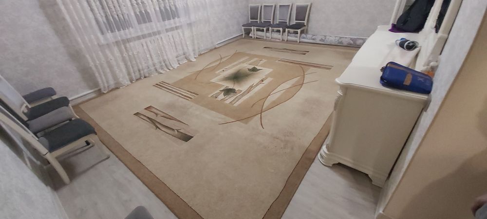 Срочно продам ковёр 4.0 на 5.0