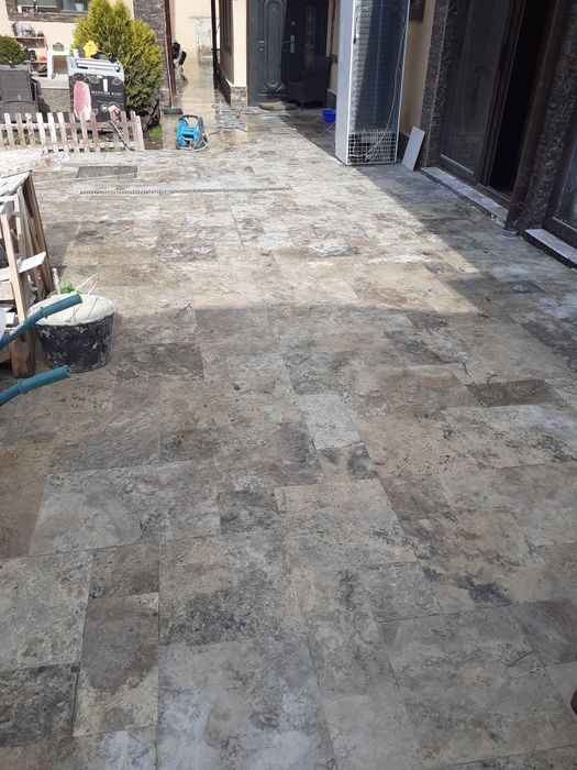 Amenajari finisaje : zugraveli , gresie , TERMOPANE PVC, parchet