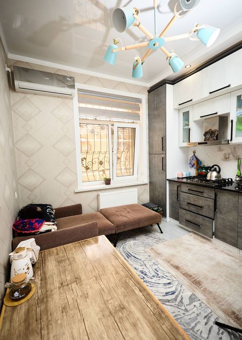 Самарқандда 2 қаватли квартира сотилади (1-қават + цоколь)