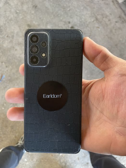 Samsung a 73 telefon