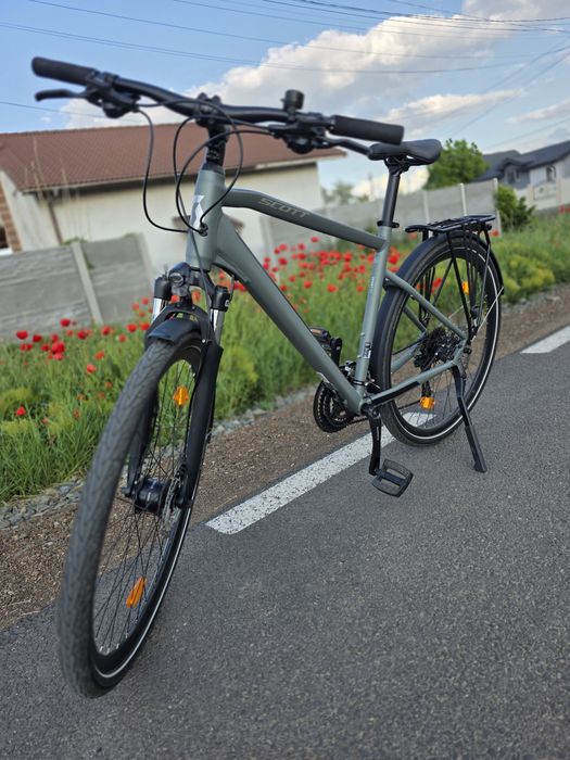 Vand bicicleta Scott de treking,echipata complet,cumparata din magazin