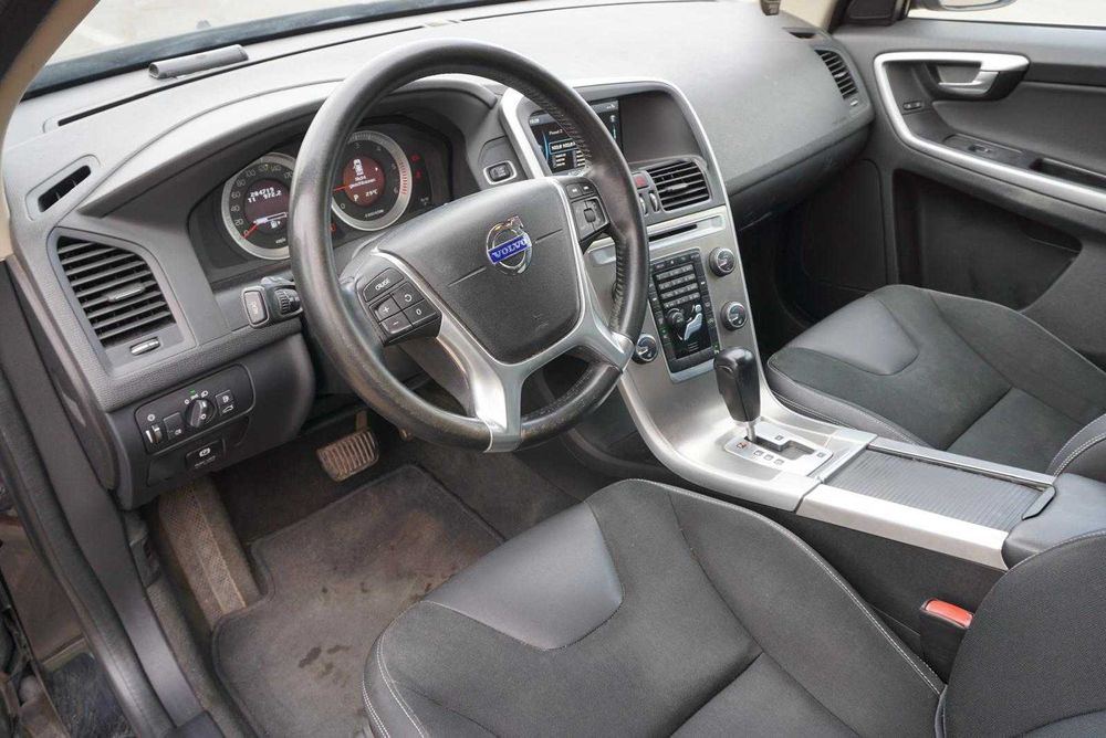 Volvo XC60 2011 Momentum 2.0 Diesel 5 pistoane