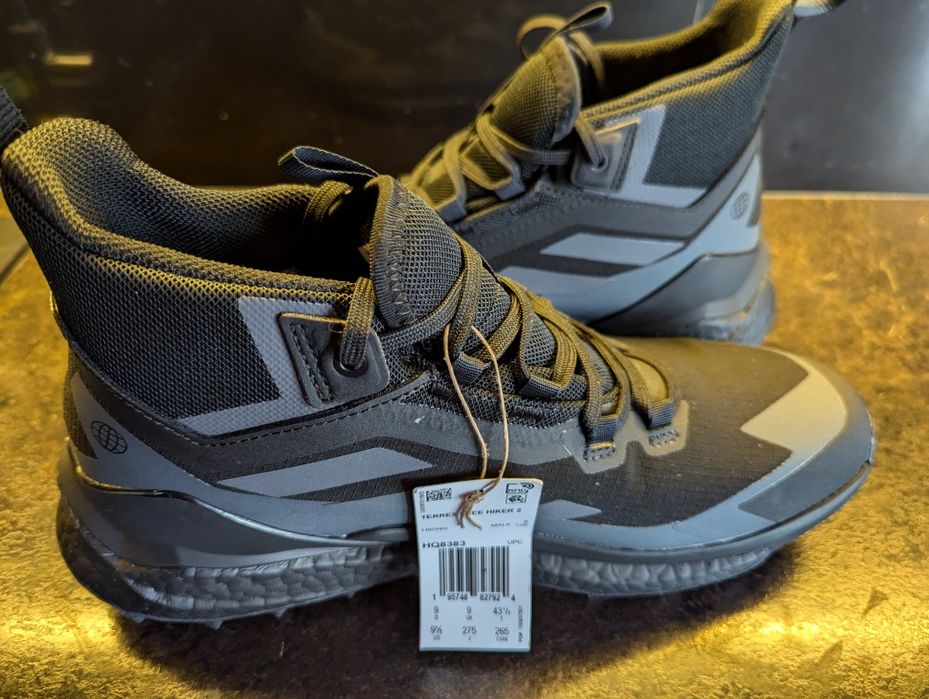 Непромокаемые кроссовки Adidas на бусте