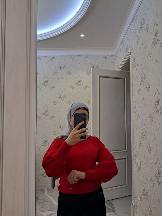 Красный свитер,qizil sviter