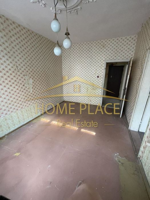 Етаж от къща за ремонт