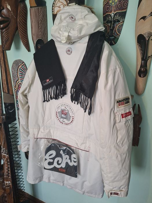 Set Scurtă impermeabilă+Pantaloni ECKO Unltd./300 Lei