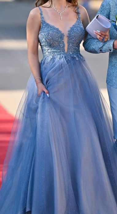 Бална рокля в небесно синьо