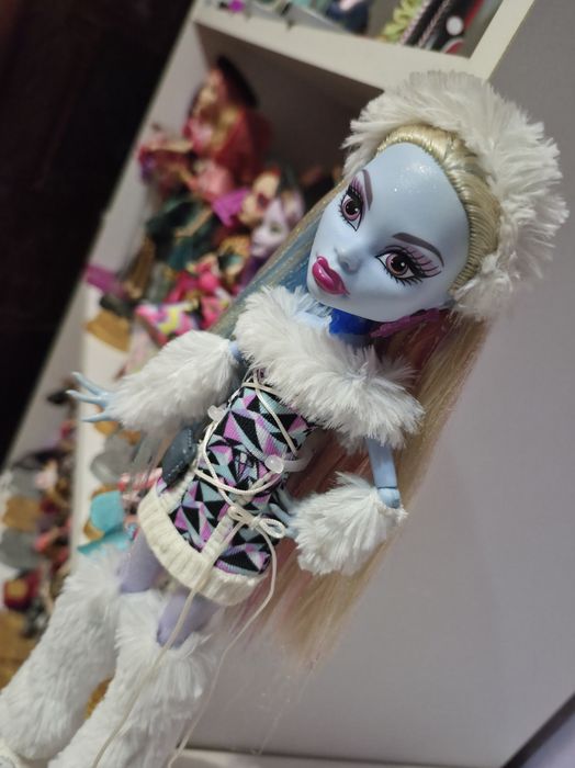 Papusa Monster High Abbey Bominable