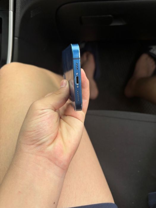 Iphone 12.
