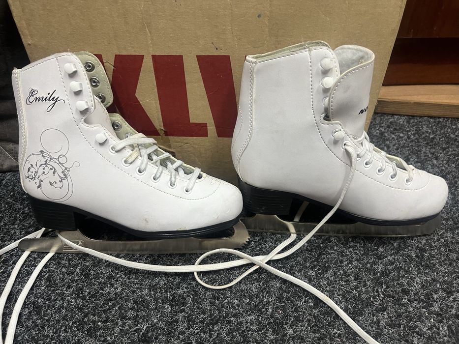 Коньки  разные раноразмерные