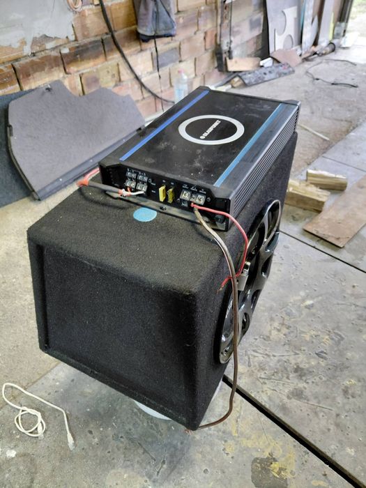 Бас каса с усилвател