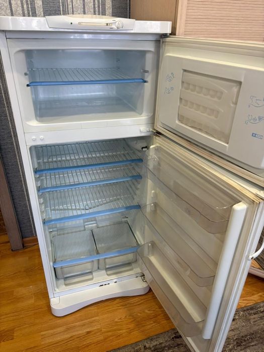 Холодильник  INDESIT
