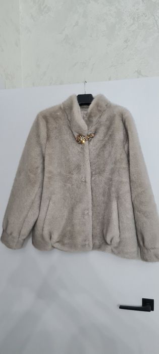 Продам эко шубку в отличном состоянии