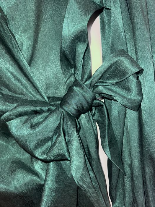 Чисто нова рокля в масленозелно