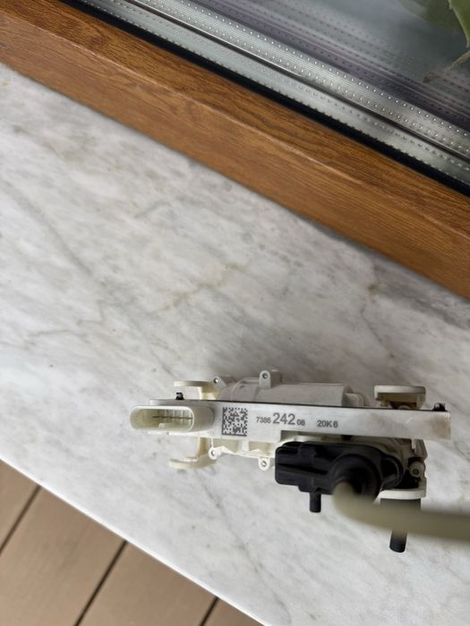 Broasca cu actuator soft close BMW G11