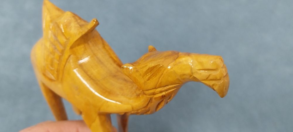 Дървена фигура - "Камила"