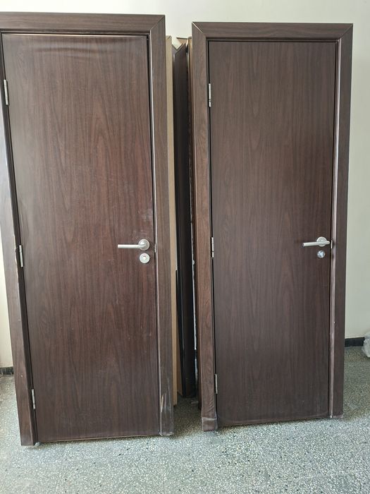 Продавам интериорни врати