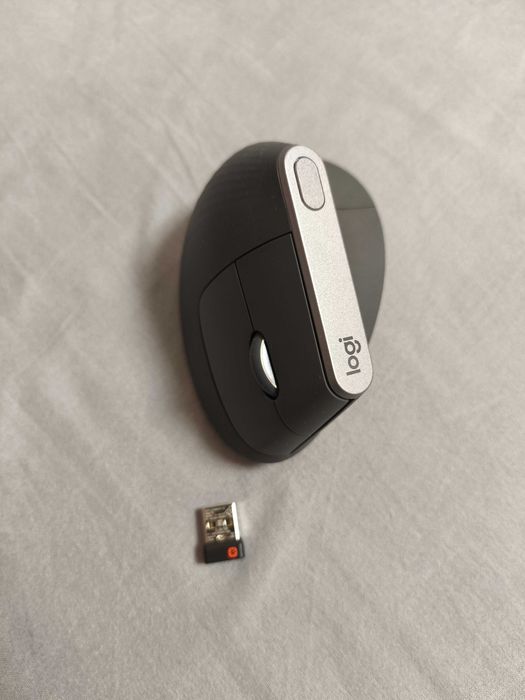 НОВА мишка Logitech - MX Vertical (в гаранция)