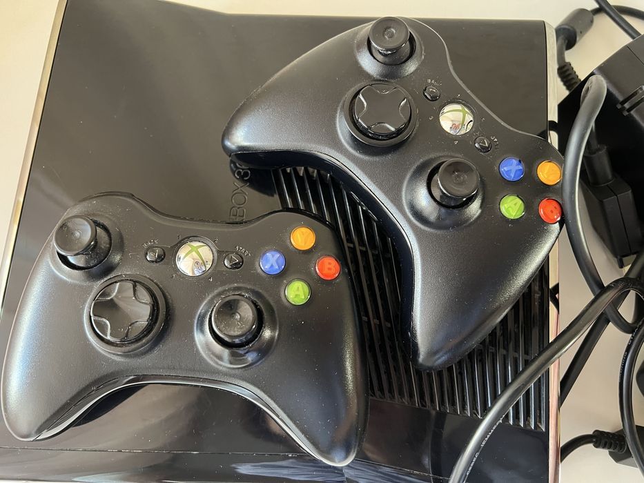 Игровая консоль XBOX360