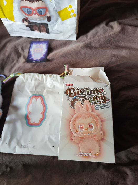 Ново оригинално лабубу big into energy - Luck